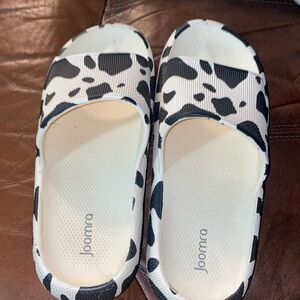 Cow print slides